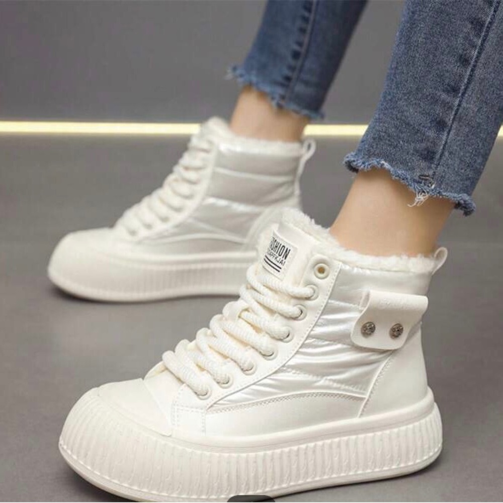 Fashion high top boots Sz 7 Women’s Brand New